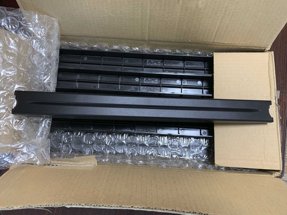 APC 1U Plastic Blanking Panel Kit AR8136BLK