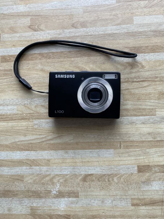 Продам компактну цифрову камеру Samsung L100 Black