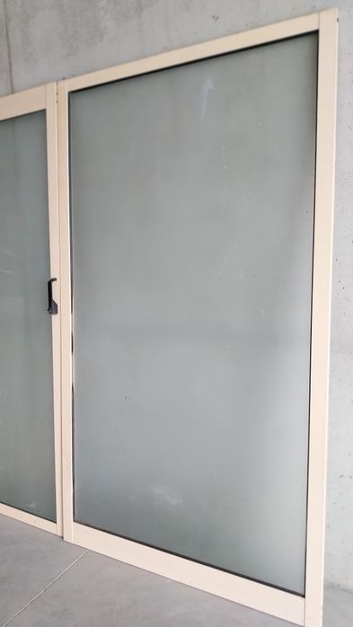Portas de aluminio com vidro fosco