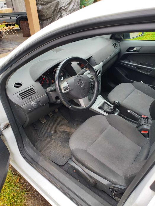 Opel Astra H 1.4i benzyna 16V 90KM