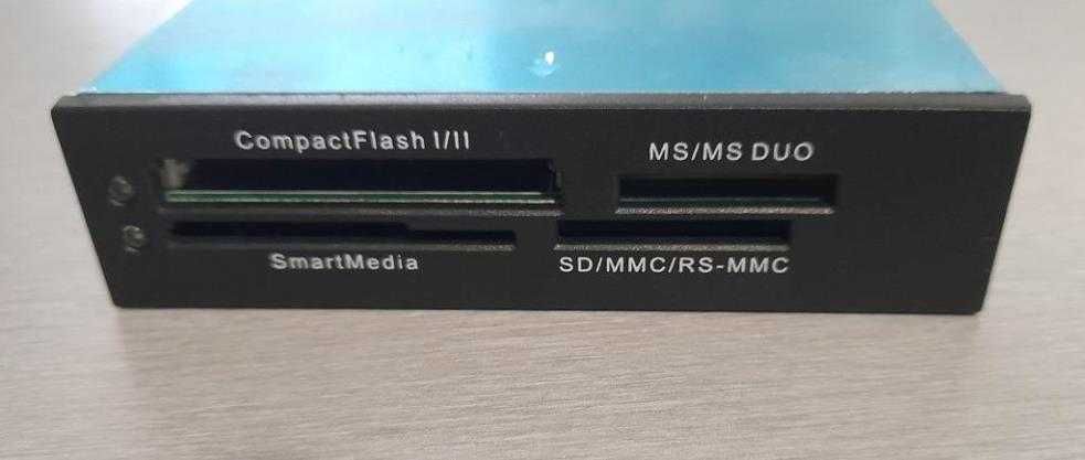- Leitor de Cartões de Memória -
