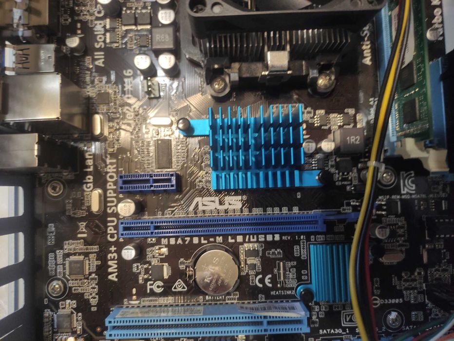 Продам материнські плати