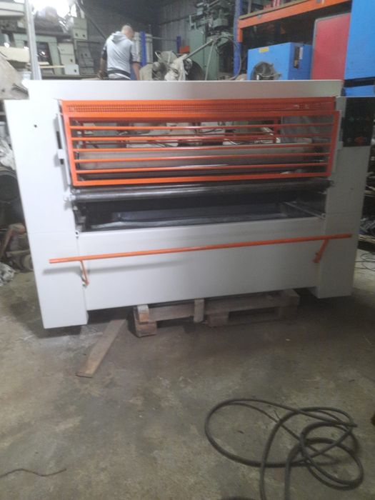 Maquina de dar cola