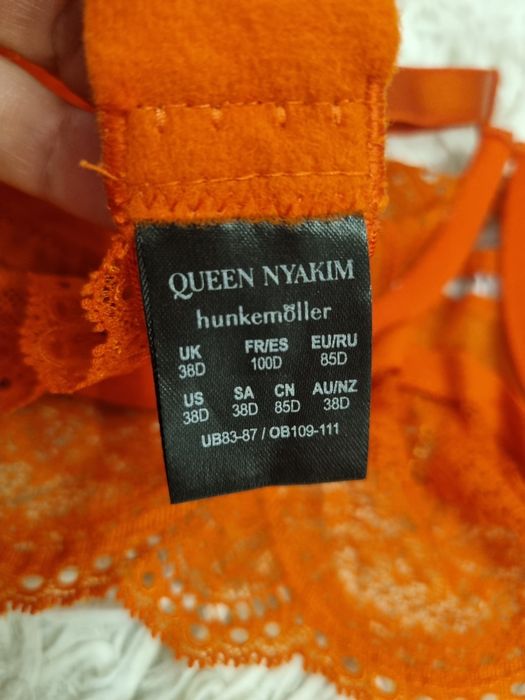 Biustonosz Hunkemoller Queen Nyakim - rozm. 85D
Serdecznie polecam!