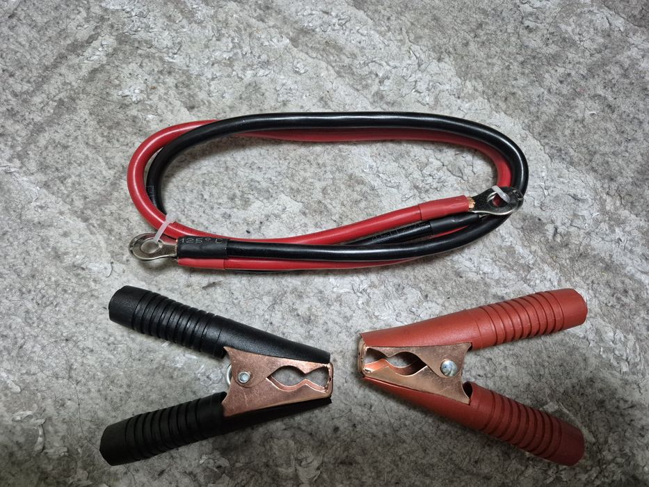 Інвертор Aierwill 12v 
Пікове навантаження 2600w, постійне 1300w
Вихід