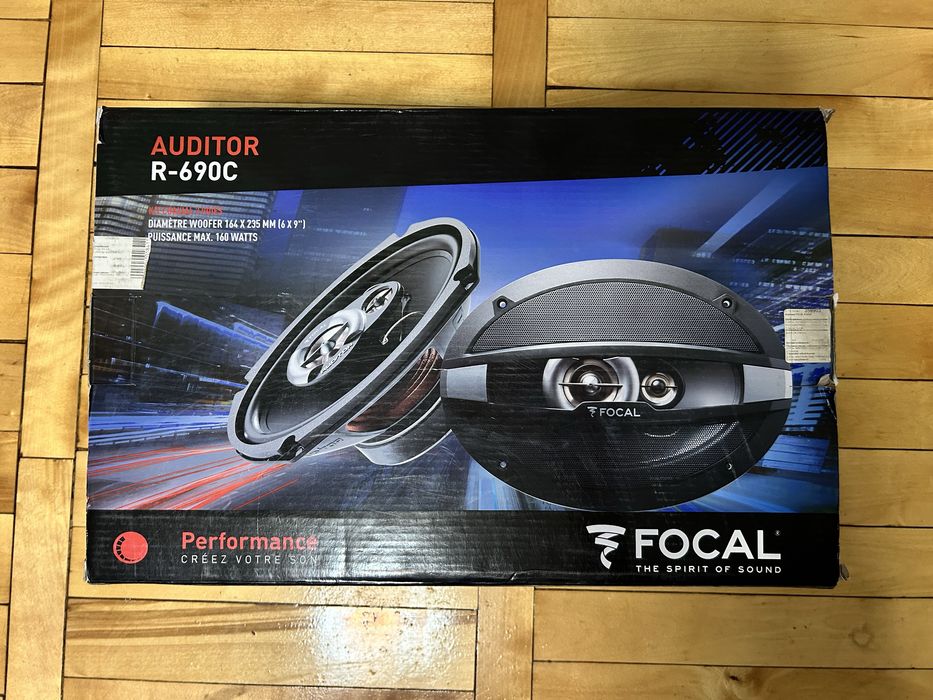 Focal Auditor R-690C. 16x9