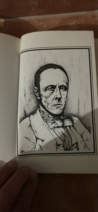 Vende se livro ja um pouco antigo