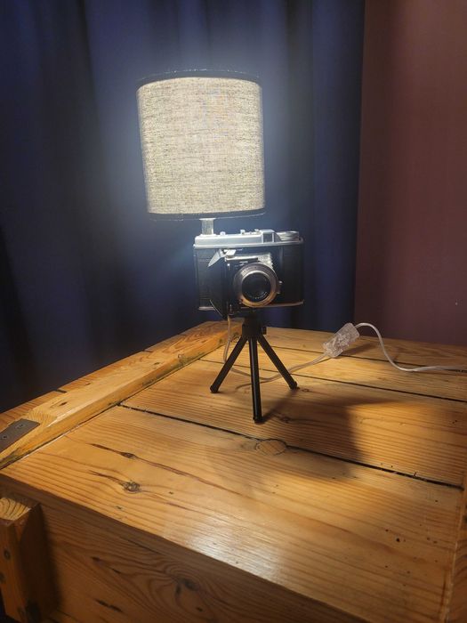 Lampka stojąca (nocna) - aparat fotograficzny