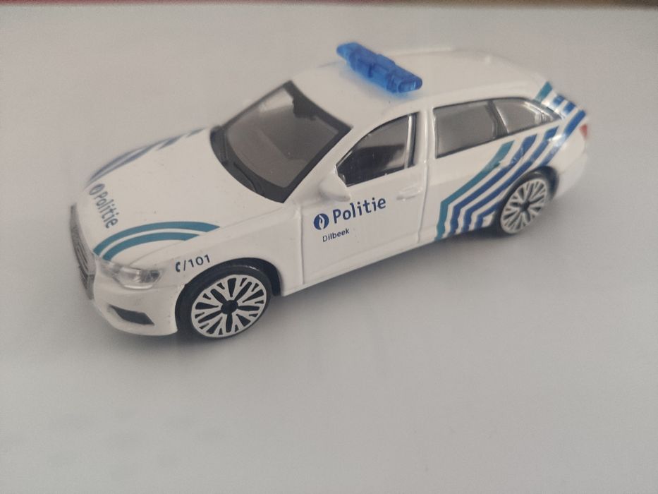 BBurago burago Audi A6 avant politie 1:43 made in China.