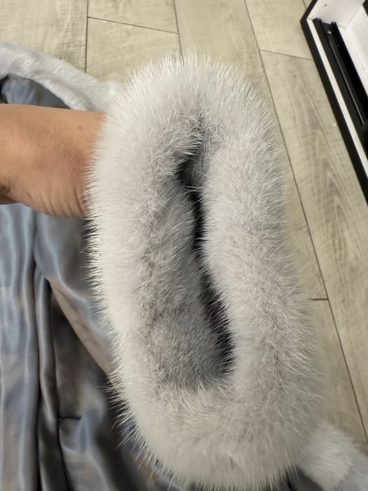 Продам норкову шубу (оригінал)