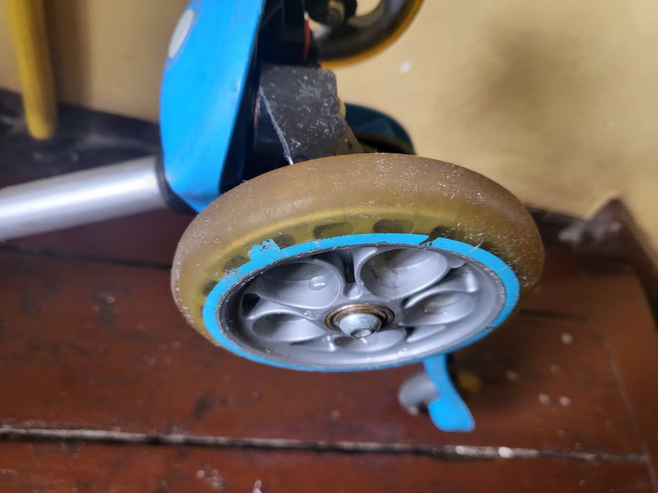 Hulajnoga GLOBBER 3 kołowa niebieska - komfort jazdy