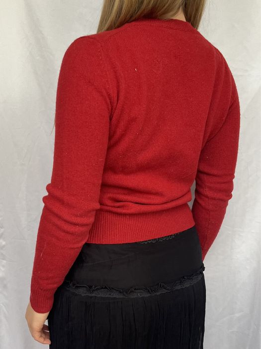 Czerwony sweter z rombami marie lund s