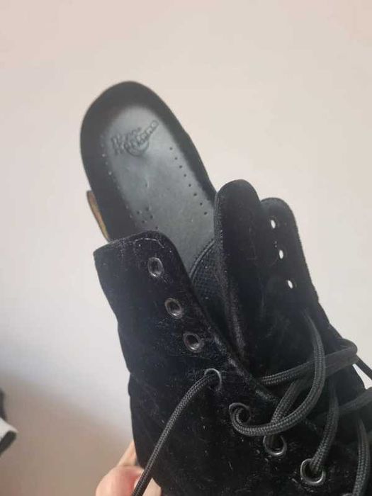 Dr. Martens Pascal velvet welurowe czarne buty trzewiki martensy