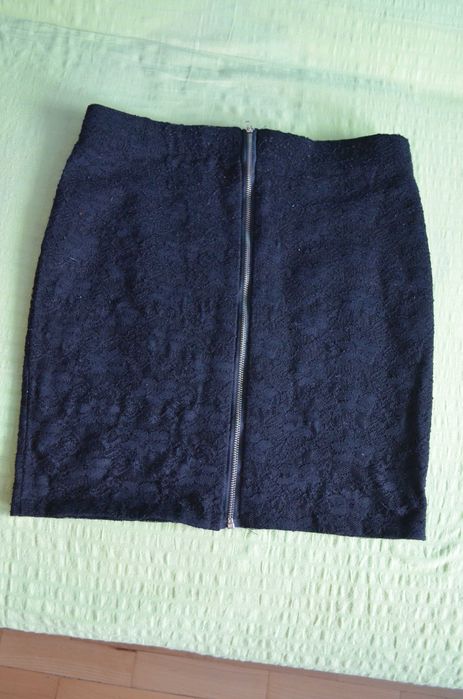 Czarna miniówka M 38 krótka spódniczka spódnica obcisła zamek koronka