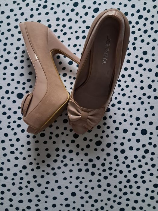 Buty na obcasie odkryty palec kokardka