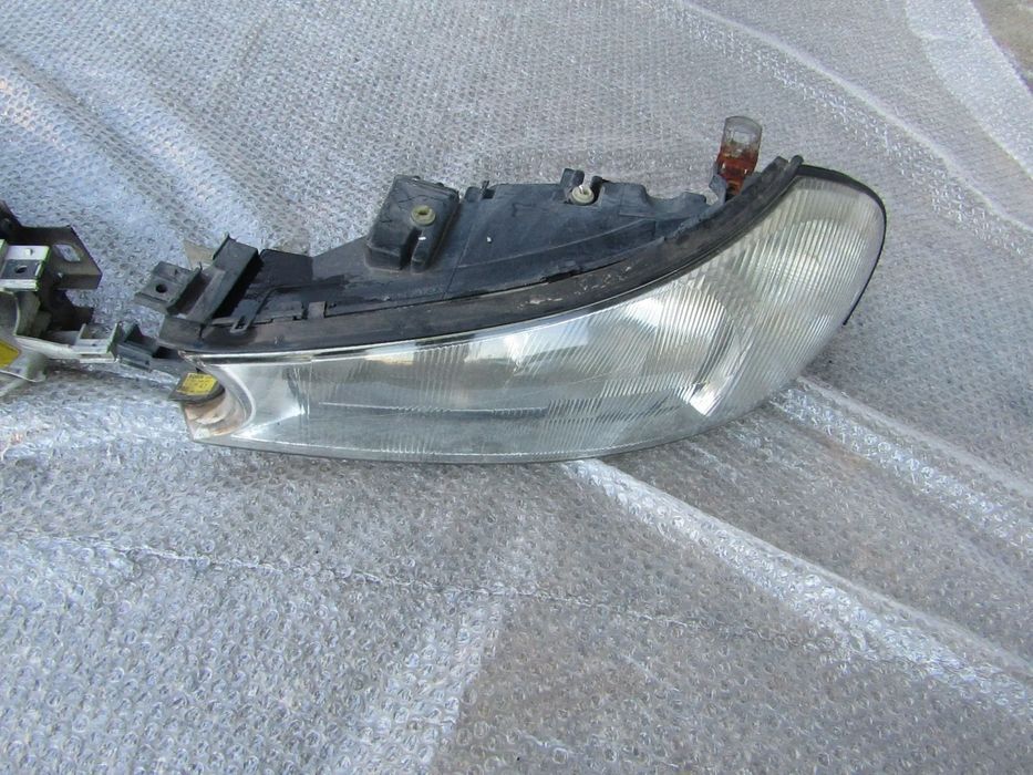 Farol Ford Mondeo ano 1997 (ver descrição)