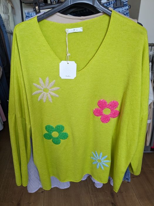 Sweter z wiosennej kolekcji