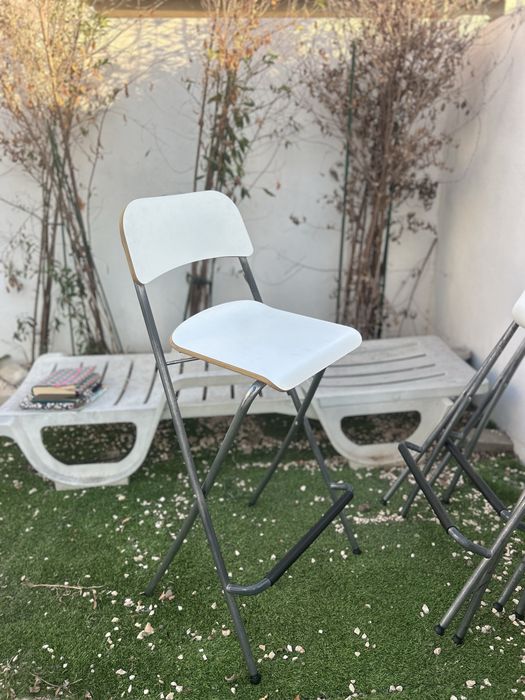 conjunto de 3 cadeiras altas brancas