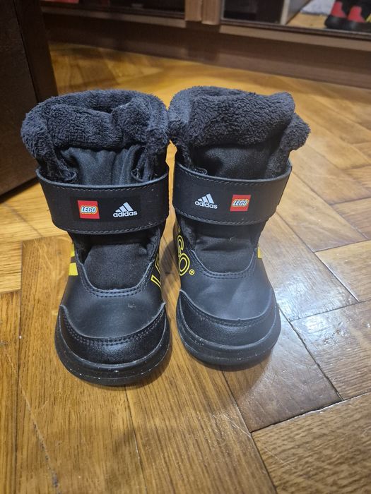 Продам зимове взуття фірми adidas