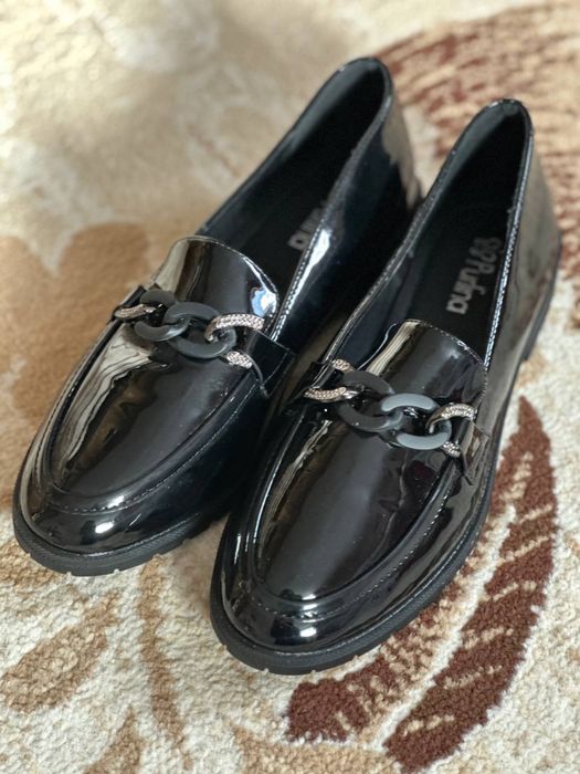 Нові лаковані лофери Purina