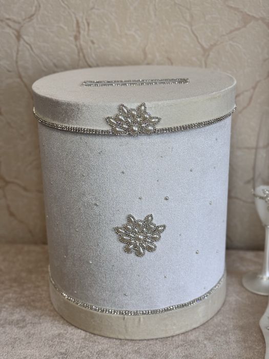 Весільний набір ручної роботи; Бокали; свічки, скринька; тарілка