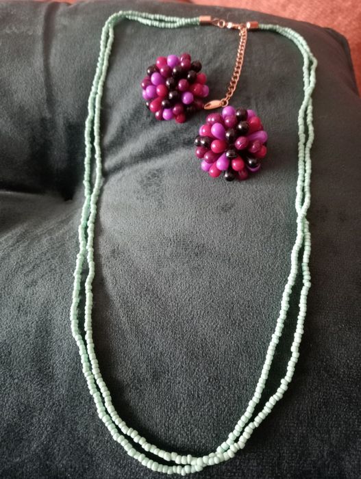 Naszyjniki, łańcuszki, wisiorki,zawieszki,broszki,komplety,