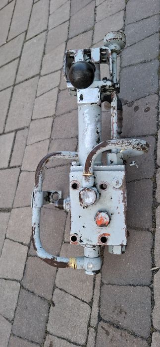 Rozdzielacz hydrauliczny podnośnika URSUS C-330  ORYGINAŁ !!!