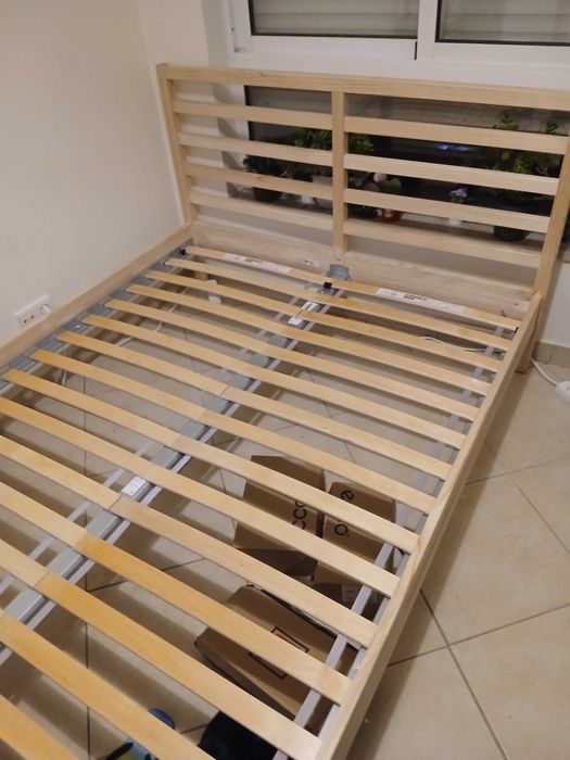 Cama de casal IKEA