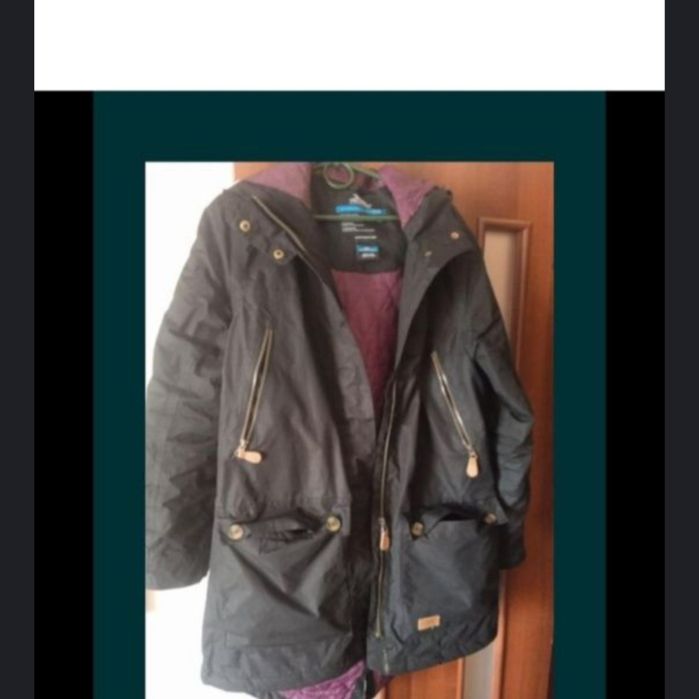 С Вітровка Adidas червона оригінал
Легка спортивна куртка від Adidas.