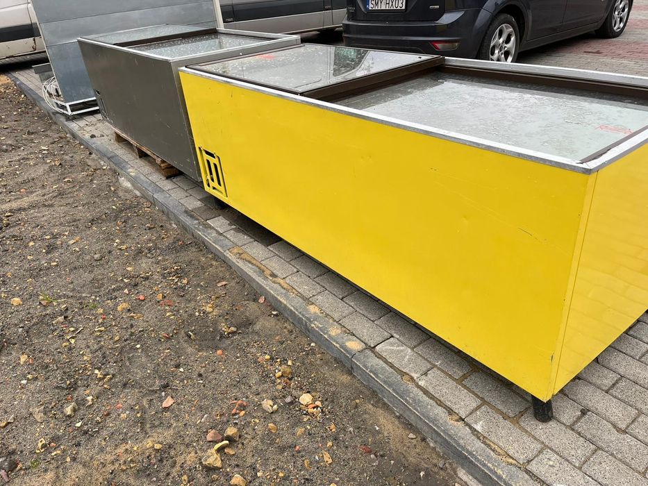 Skrzynia zamykana na zborze karpia ryby niesprawna zamrażarka duża