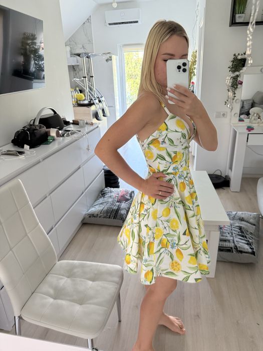 Летнее платье с лимонами