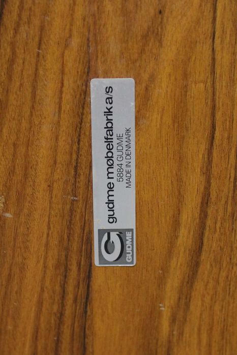 Mesa de centro Gudme em pau santo