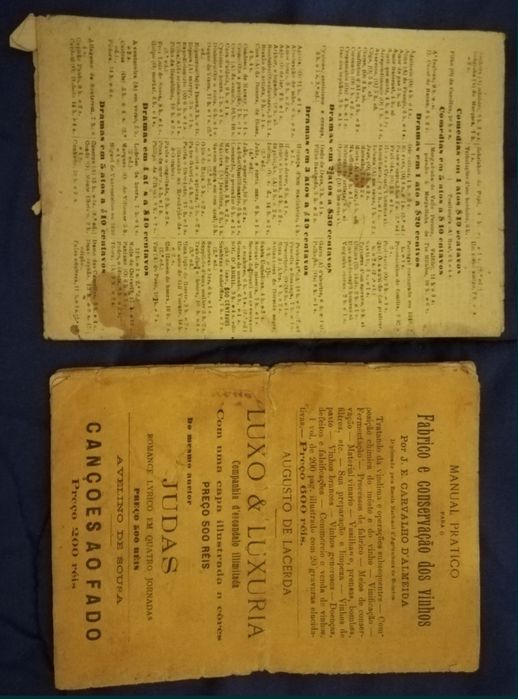 Antigo conjunto de peças teatrais