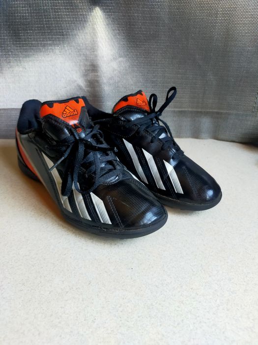 Halówk korki Adidas F5 orginalne 38,5