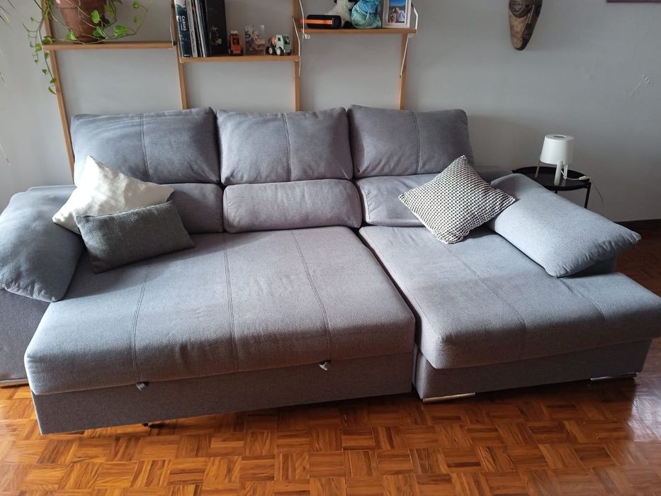 Sofá cinzento grande