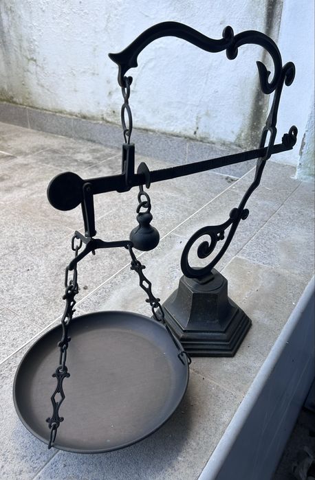 Balança em ferro decorativa