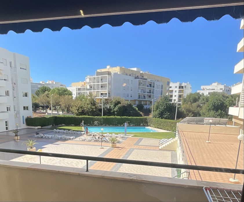 T1 com garagem e piscina para arrendamento anual
