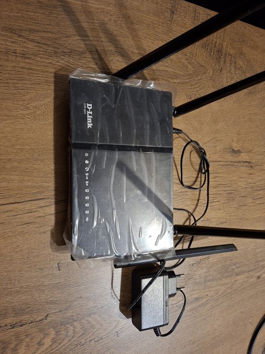 Router D-Link DIR-825