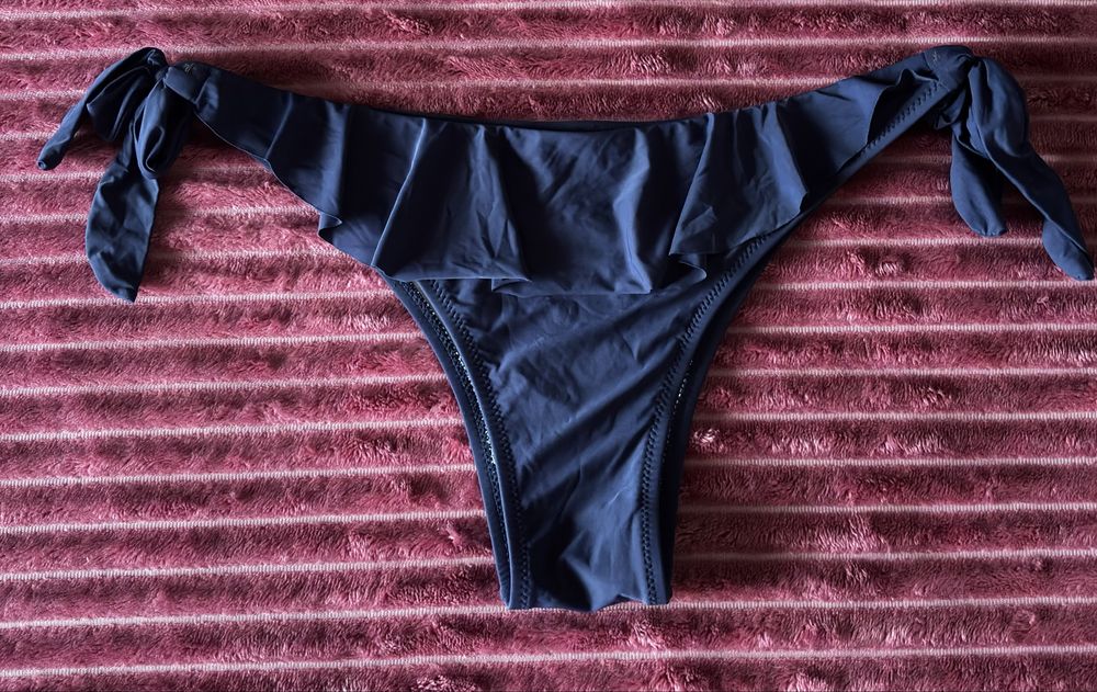 Cueca de biquíni azul com laços