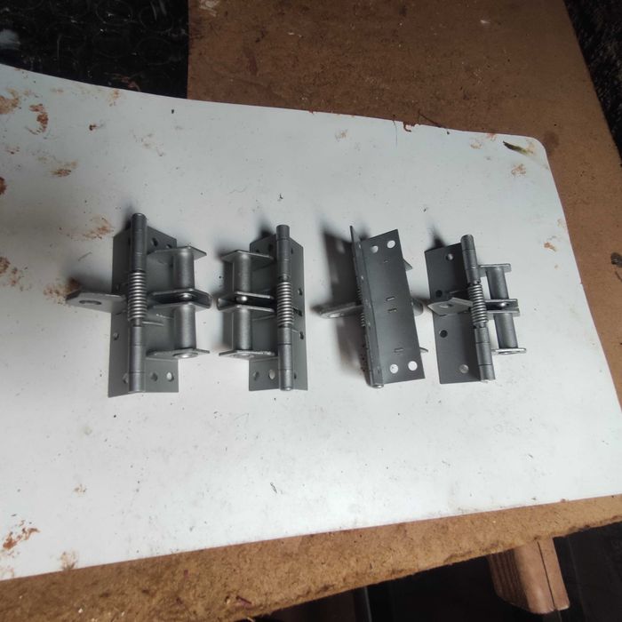 Dobradiças de porta com mola