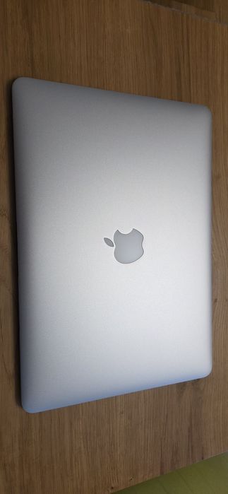 MacBook macOS Monterey 13,3"