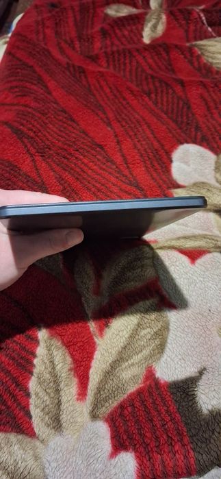 Планшет Oscal завис на включенії