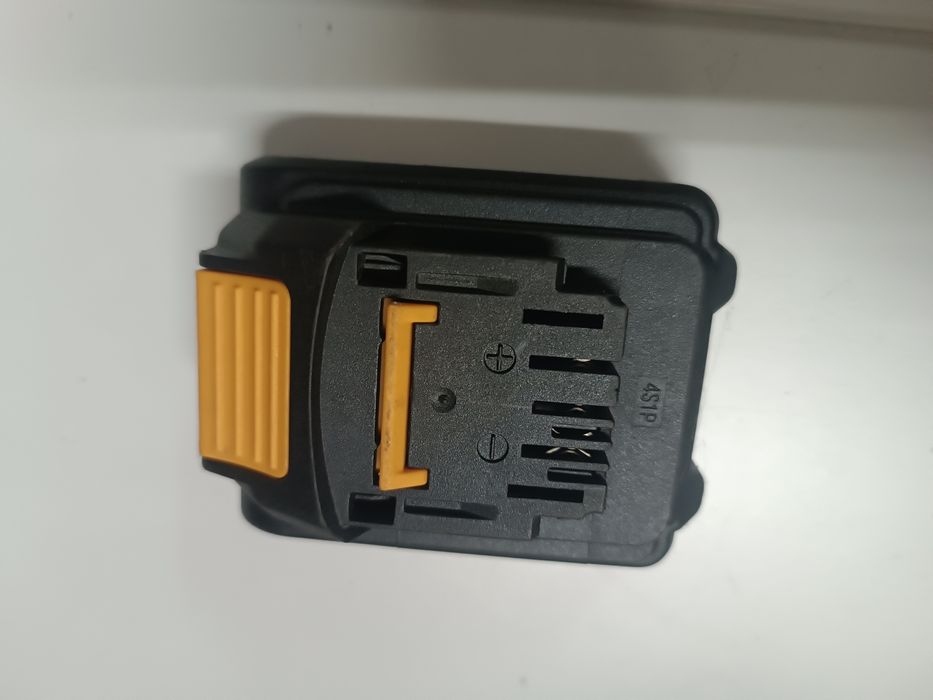 Bateria Aparafusadora Vito 14.4V (x2) + Carregador