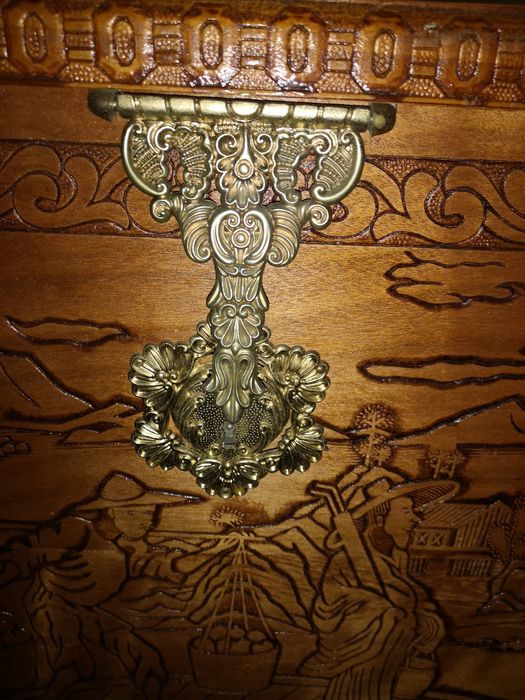 Arca de madeira nova