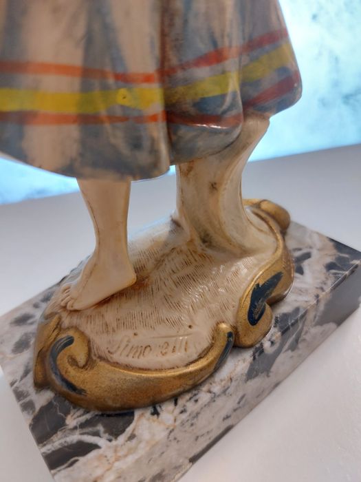 Estatueta vintage menina com limões