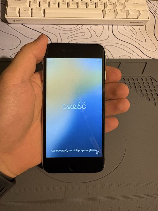 Iphone SE bez rys bateria 100%