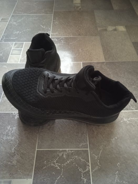 Оригенальные кроссовки 39р.