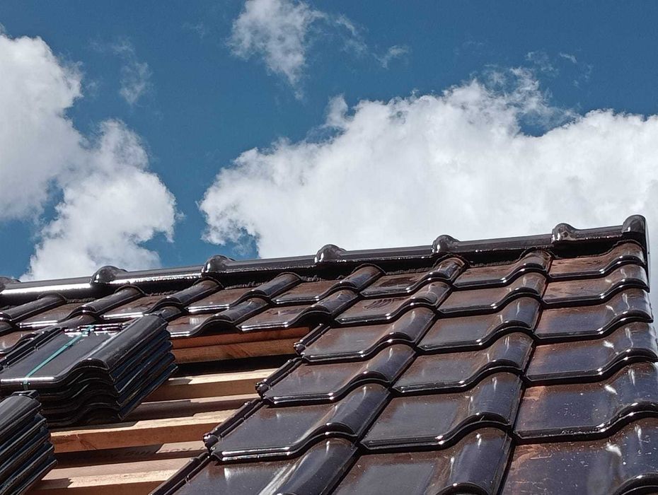 dachówka ceramiczna firmy KORAMIC model Alegra 9 angoba ciemnobrązowa