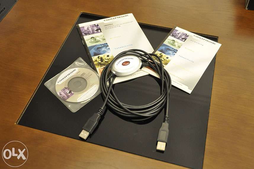 Cabo de ligação USB-USB para transferir ficheiros.