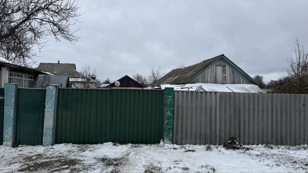 Будинок з ділянкою